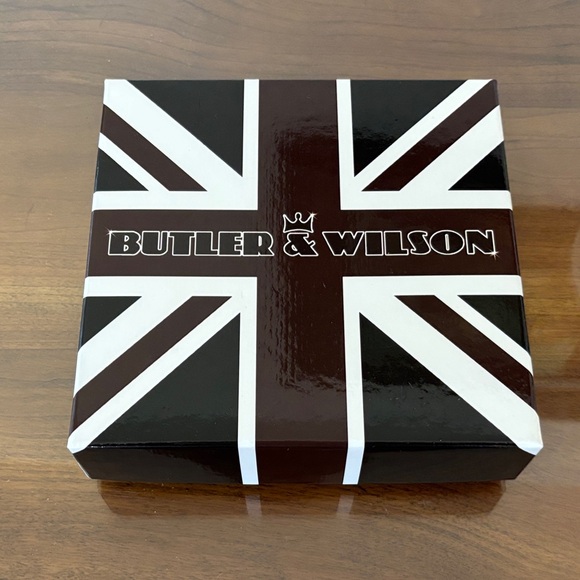 Butler & Wilson signed Star and Moon Drop Brooch - Picture 5 of 5